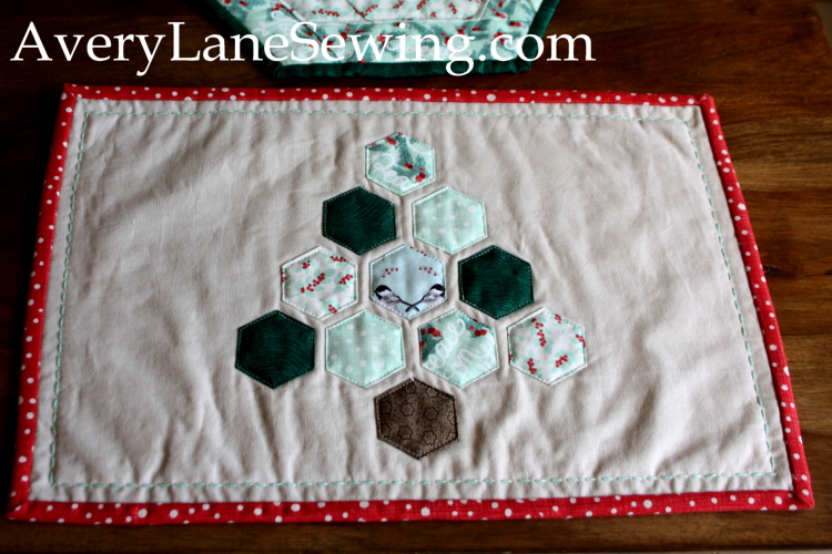 holiday-hexagon-quilted-placemats-avery-lane-sewing