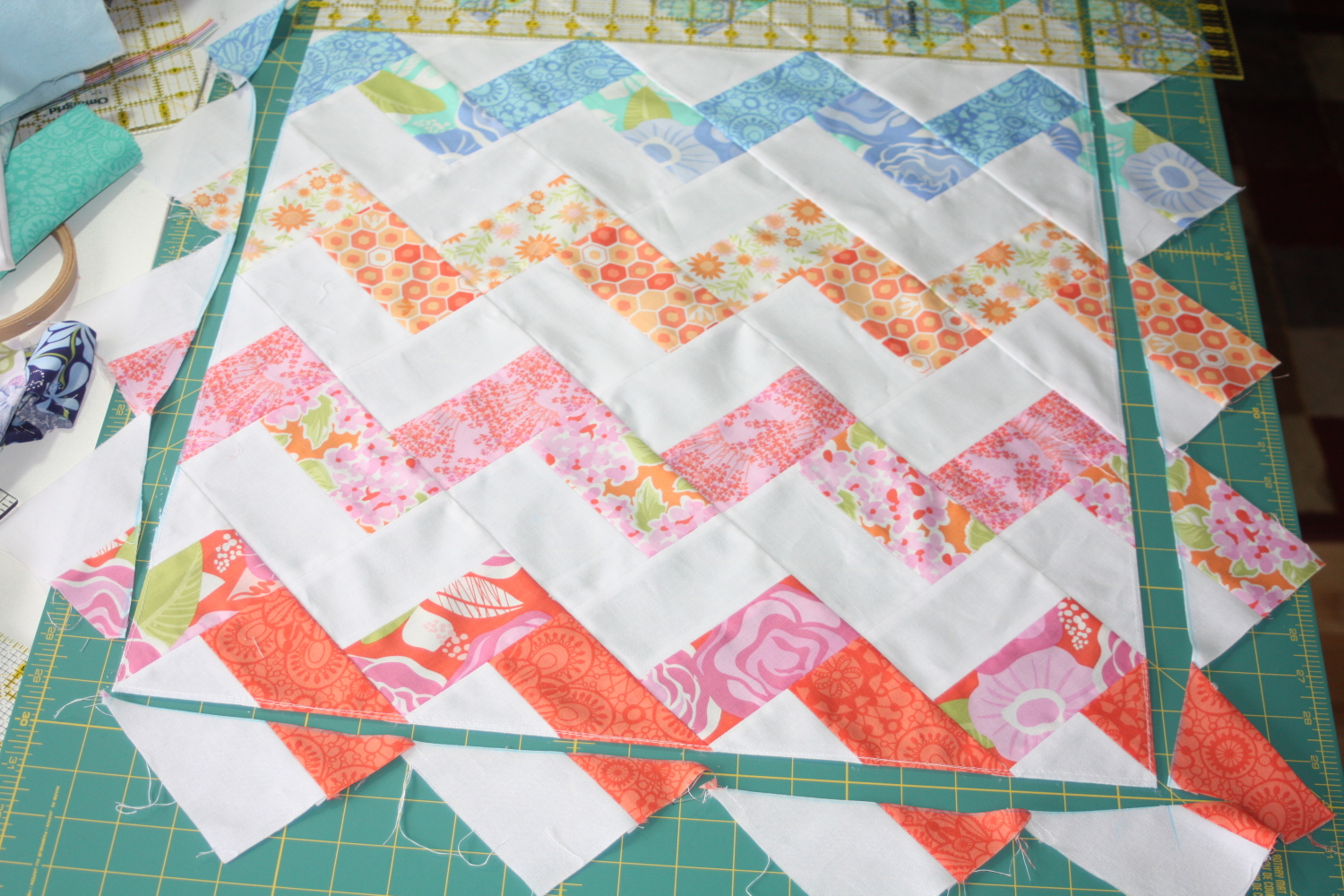 18 inch doll quilt, zigzag or chevron pattern sewing tutorial